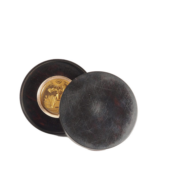 Round tortoiseshell box with a medal on the death of Frederick the Great