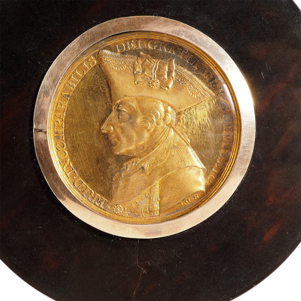 Round tortoiseshell box with a medal on the death of Frederick the Great
